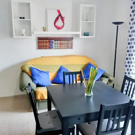 Charming Historic Centre 80 M² + Balcony Lägenhet *
